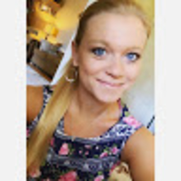 Meet your Posher, Lauren - Picture 1 of 1